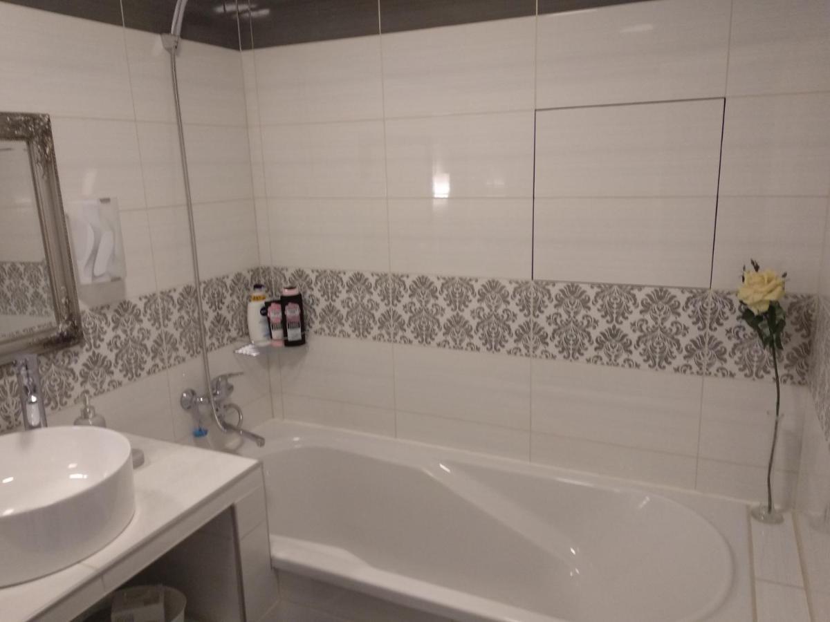 Appartment New In Center Mogilev Luaran gambar
